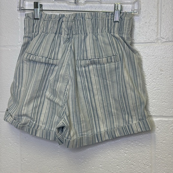 American Eagle Outfitters High Waist Blue and White Shorts - Picture 8 of 10